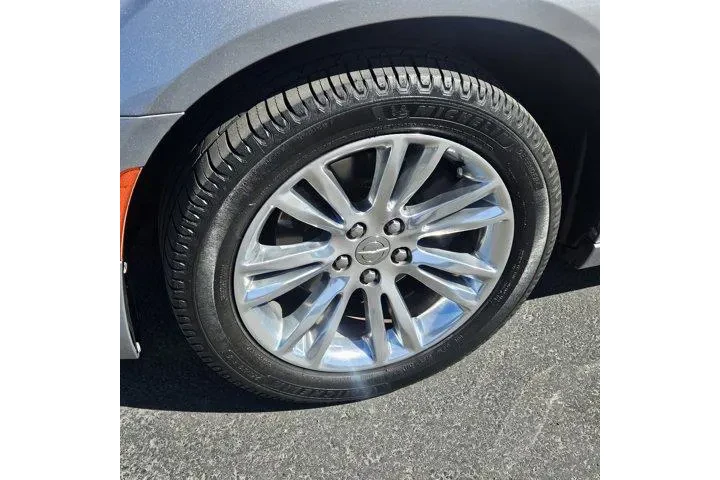 $11888 : Chrysler 300 2017 Limited 4d image 9