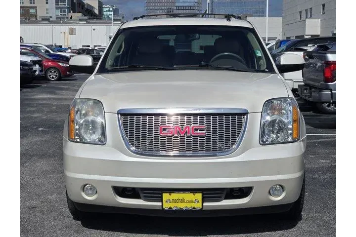 $12991 : GMC Yukon XL 2013 4x2 SLT 4d image 2
