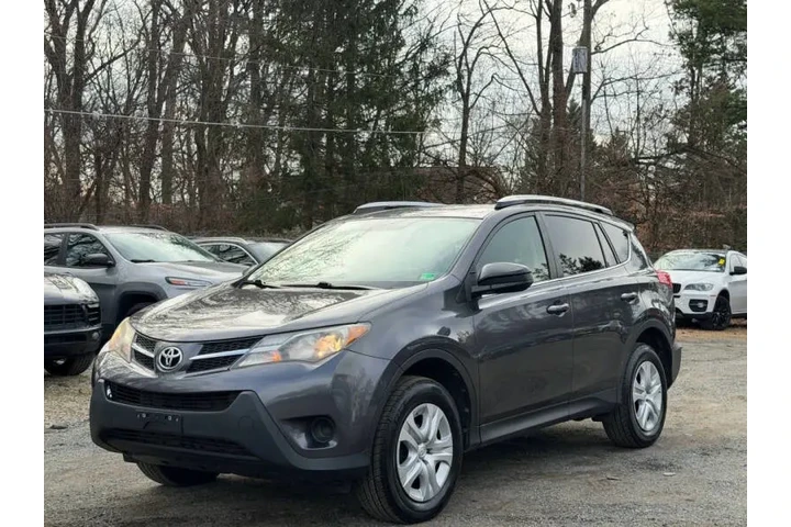 $13548 : 2015 RAV4 LE image 4