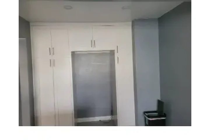$3380 : RENTO CASA Figueroa/69St image 2