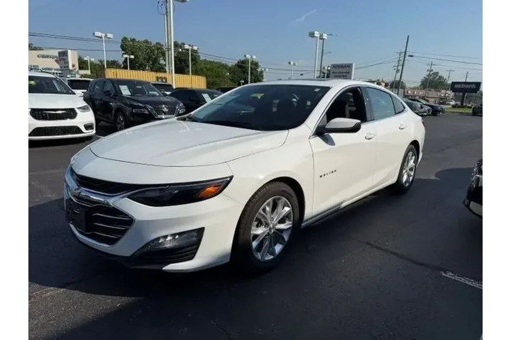 $18832 : Chevrolet Malibu 2023 LT 4dr image 3