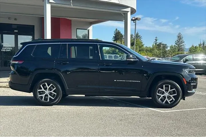 $31590 : Jeep Grand Cherokee L 2024 4 image 3