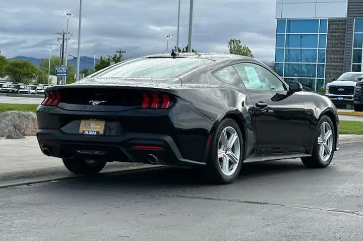 $31995 : Ford Mustang 2026 EcoBoost P image 2