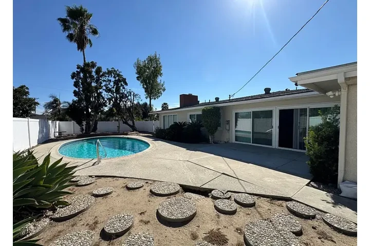 $1900 : Hermosa casa🏠en West Covin 🏠 image 1