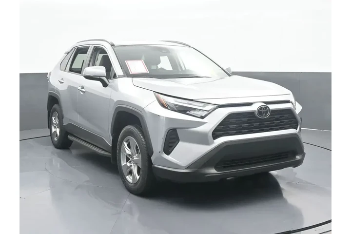$27800 : Toyota RAV4 2023 XLE 4dr SUV image 9
