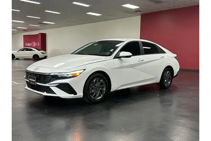 $19892 : Hyundai ELANTRA 2024 SEL 4dr image 5