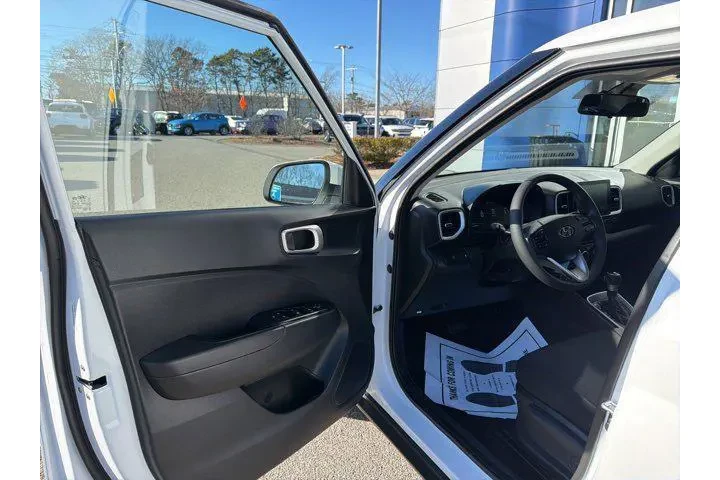 $19977 : Hyundai VENUE 2025 SE 4dr Cr image 10