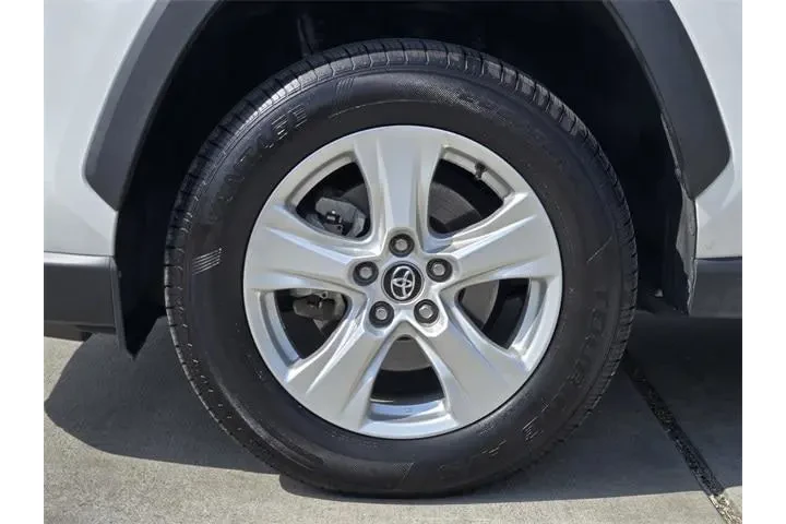 $23808 : Toyota RAV4 2021 XLE 4dr SUV image 10