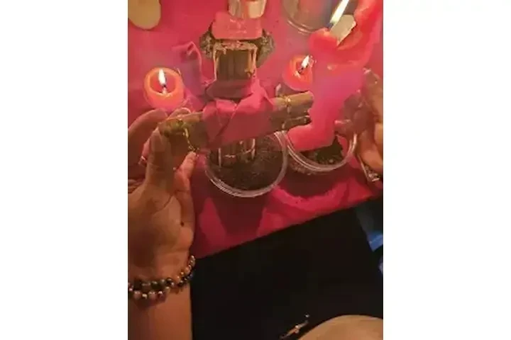 EL AMOR NO SE RUEGA SE DOMINA image 2