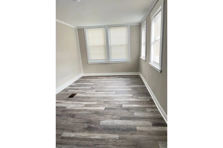 $1000 : Hermosa vivianda renovada enLR image 7