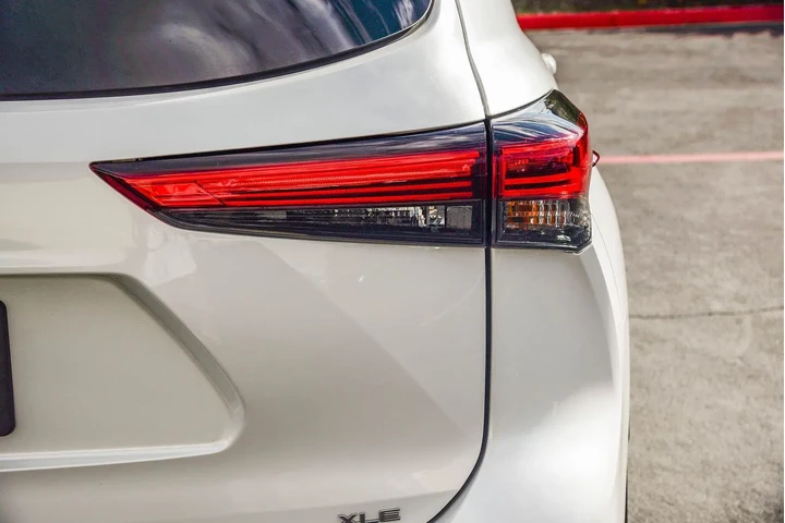 $36498 : Toyota Highlander 2023 XLE 4 image 8