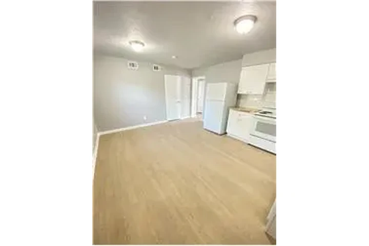 $1200 : Rental property with 2 bedro image 7