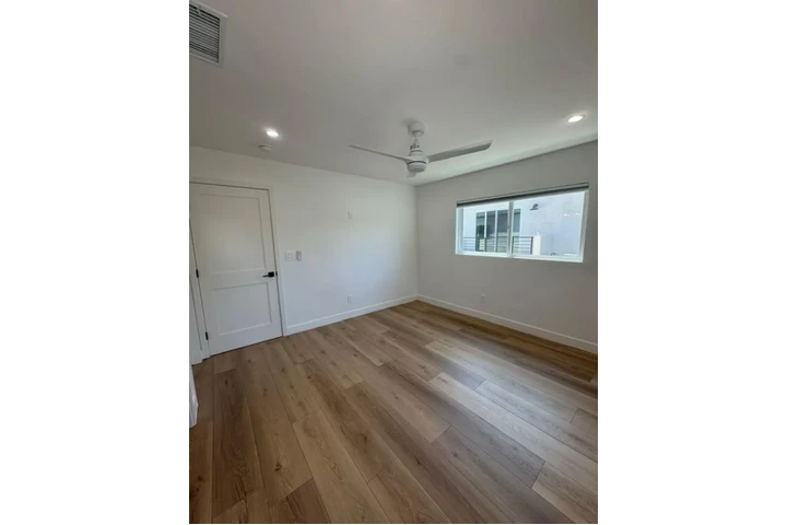 $1900 : 2 Bed 2Bath Apt in Vermont Ave image 5