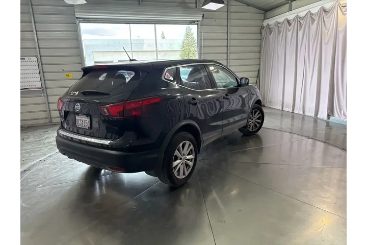 $10084 : Nissan Rogue Sport 2017 S 4d image 1