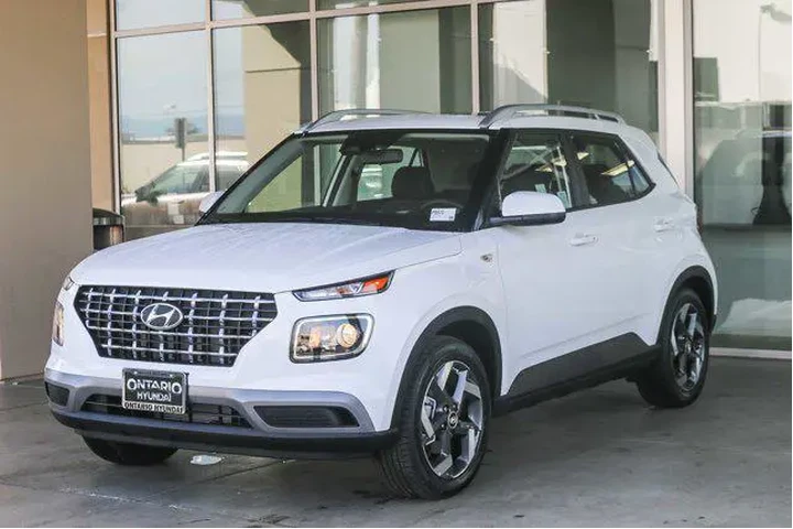 $21726 : Hyundai VENUE 2025 SEL 4dr C image 4