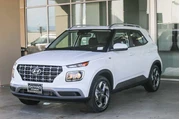 $21726 : Hyundai VENUE 2025 SEL 4dr C thumbnail