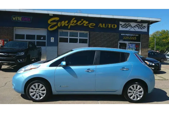 $7599 : 2015 LEAF S image 2