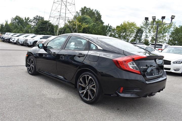 2019 Civic Sport image 9