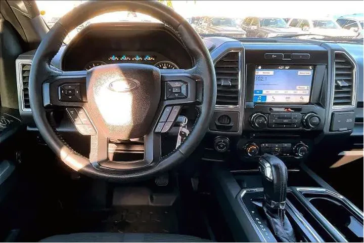 $17086 : Ford F-150 2016 4x2 XLT 4dr image 6