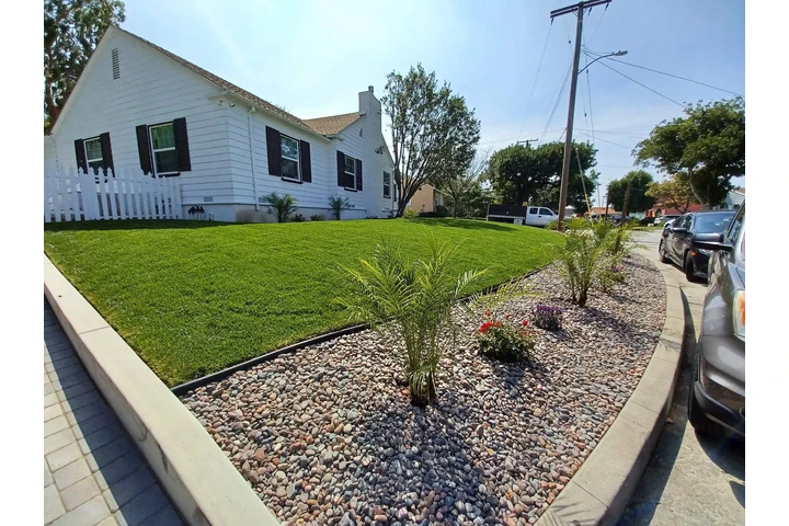 Arellano lawn care y landscape image 1