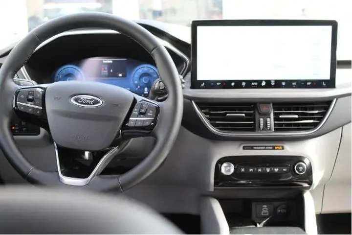 $30998 : Ford Escape 2024 AWD Platinu image 10