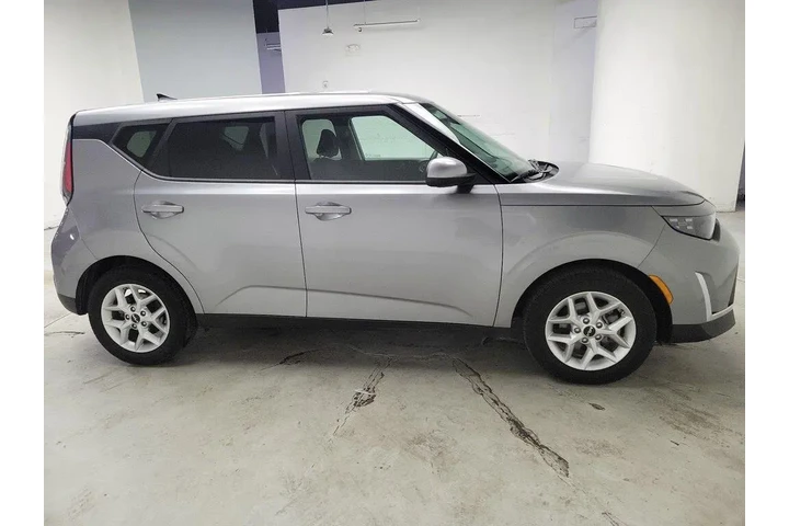 $15998 : Kia Soul 2023 LX 4dr Crossov image 4