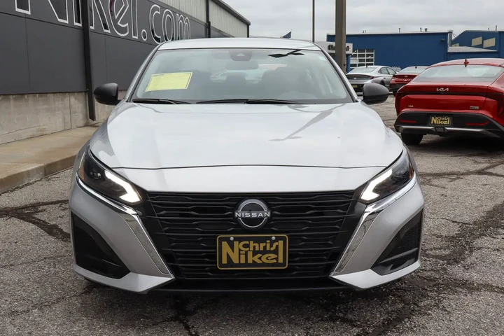 $22787 : 2025 Altima SV AWD image 2