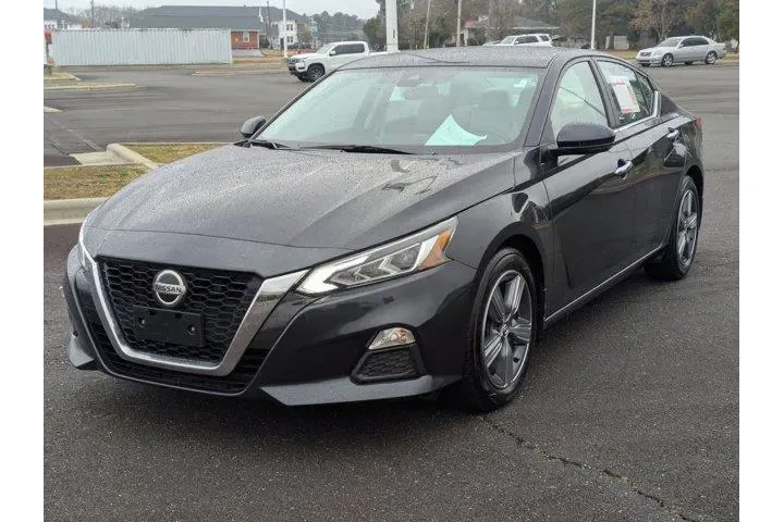 $15998 : Nissan Altima 2021 2.5 SV 4d image 2