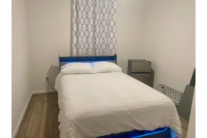 $700 : Nueva casa katy biles pagados image 1