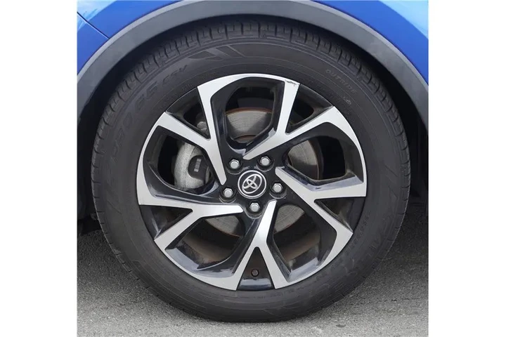 $17250 : 2019 C-HR XLE Sport Utility 4D image 10