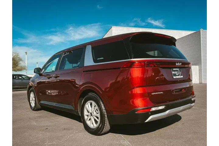 $29997 : Kia Carnival 2024 LX 4dr Min image 3