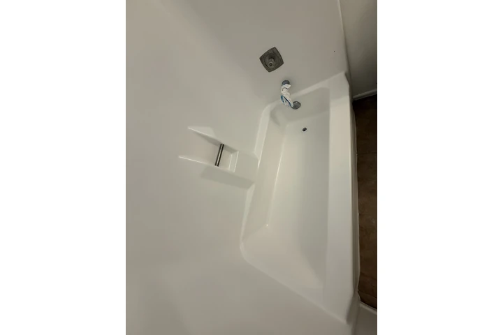 Reglazing bathtub & tile image 3
