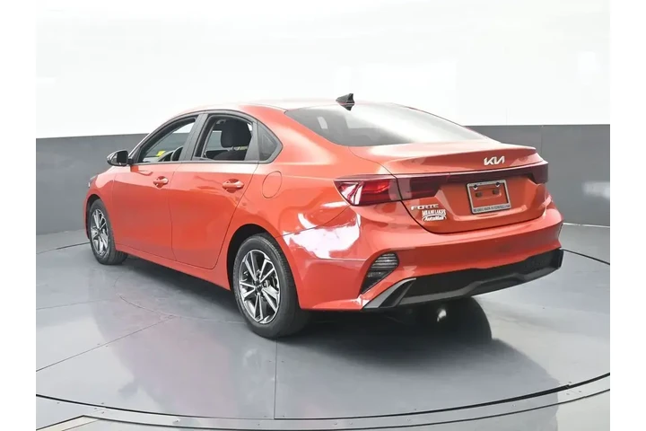 $14991 : Kia Forte 2023 LX 4dr Sedan image 4