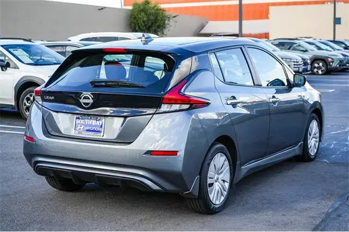 $13294 : Nissan LEAF 2023 S 4dr Hatch image 6