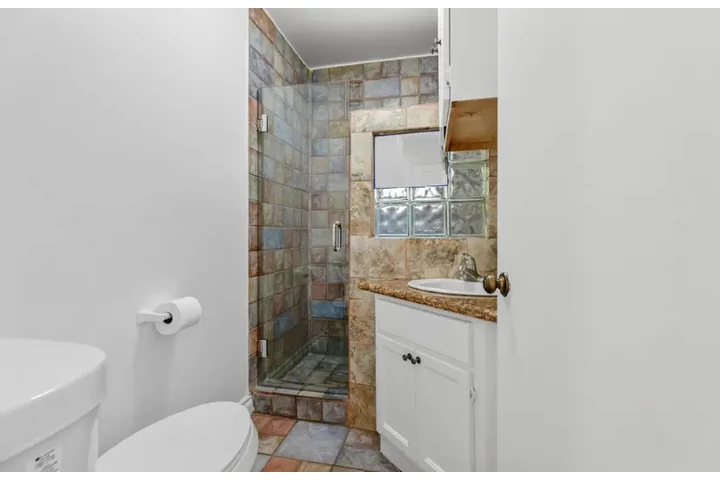 $2400 : 3 bedroom house In LA for rent image 9