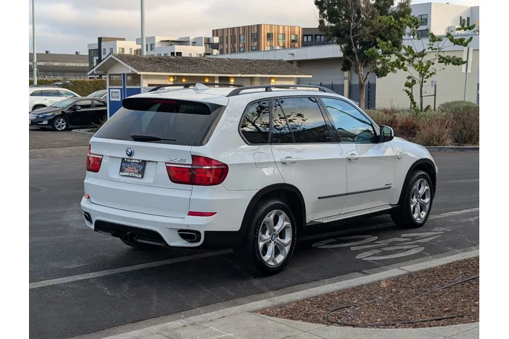$8988 : 2013 X5 xDrive50i image 6