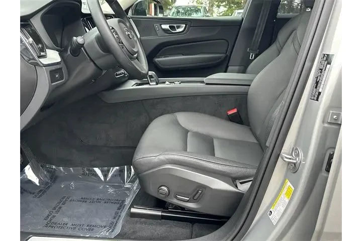 $37398 : Volvo XC60 2025 AWD B5 Plus image 9