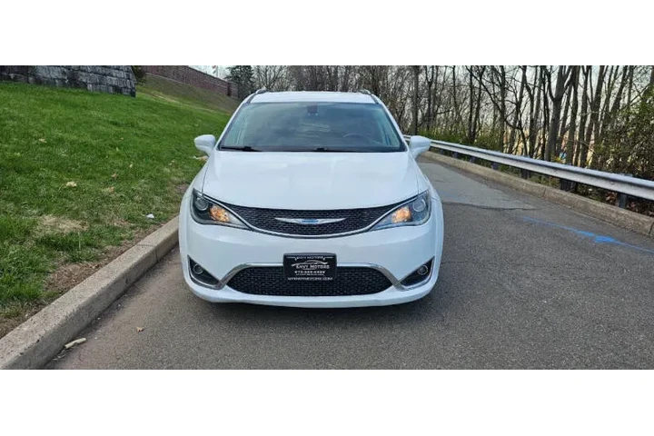 $10495 : 2018 Pacifica Touring L image 9