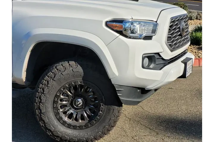 $37305 : Toyota Tacoma 2021 4x4 TRD S image 3