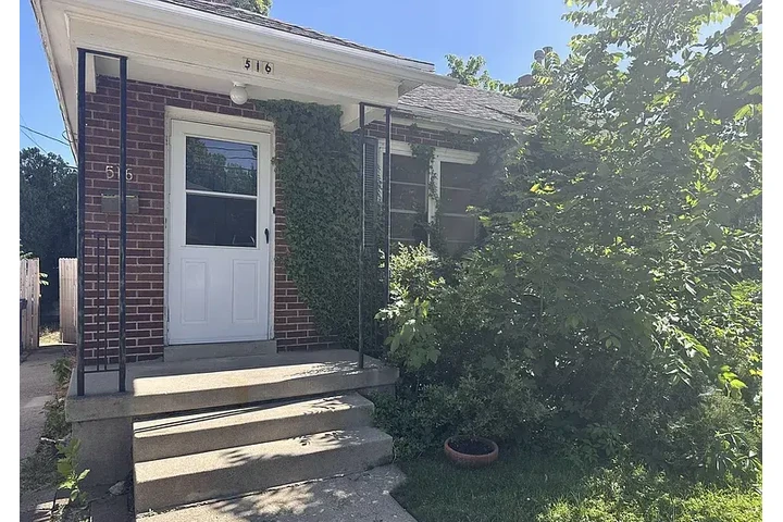 $1230 : HOUSE AVAILABLE IN SALT LAKE image 1