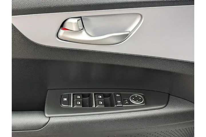 $19460 : Kia Forte 2024 LX 4dr Sedan image 5