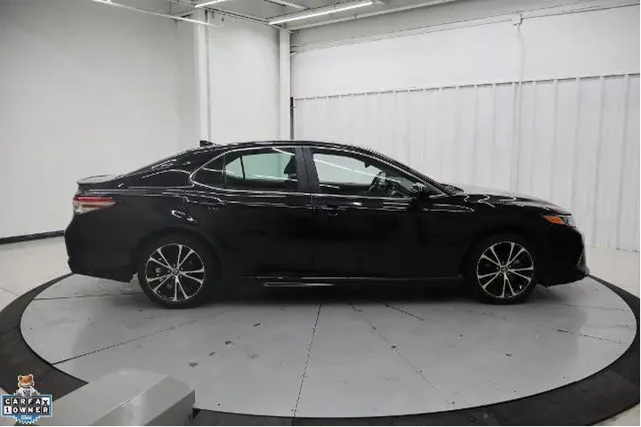 $21995 : Toyota Camry 2019 SE 4dr Sed image 2
