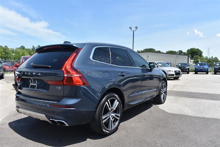 2019 XC60 T5 Momentum image 8