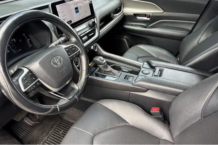 $39926 : Toyota Grand Highlander 2024 image 9