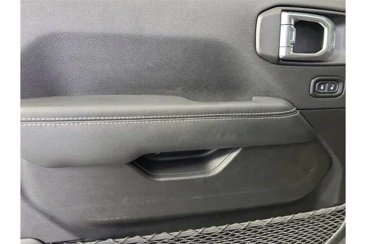 $31699 : Jeep Wrangler Unlimited 2022 image 8