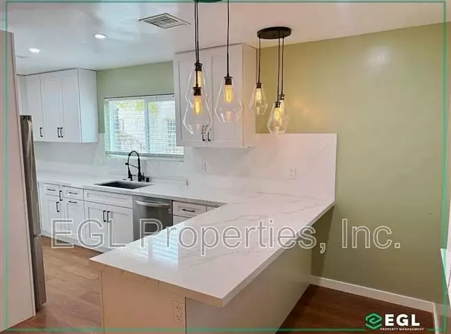 $2000 : Family Home Spacious 3bed image 1