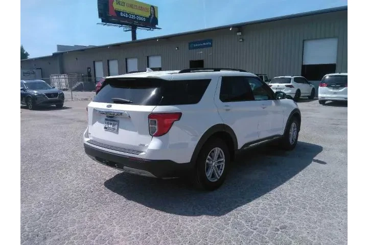 $24608 : Ford Explorer 2021 AWD XLT 4 image 2