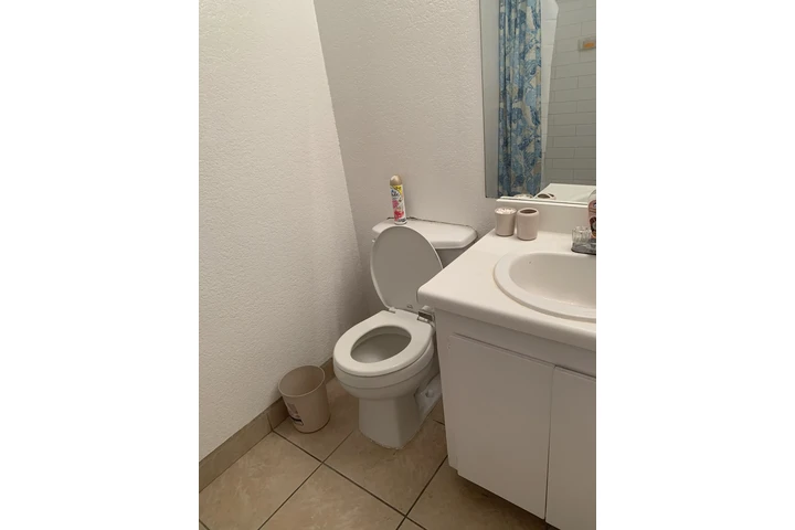 $1150 : CUARTO CON BAÑO EN RENTA image 3