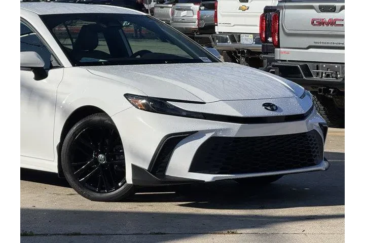 $27412 : Toyota Camry 2025 LE 4dr Sed image 2