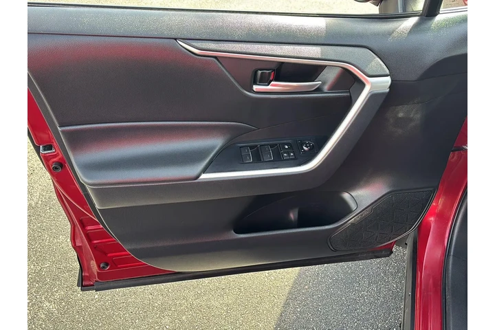 $30000 : Gold Certified 2023 RAV4 XLE image 6